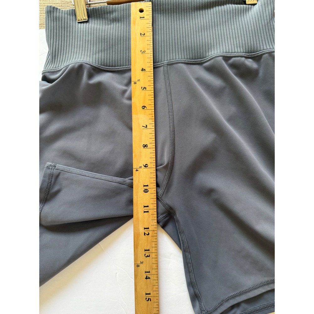 Vuori Womens Studio Pocket Biker Shorts High Rise Ribbed Waistband Size S Gym - Picture 6 of 9